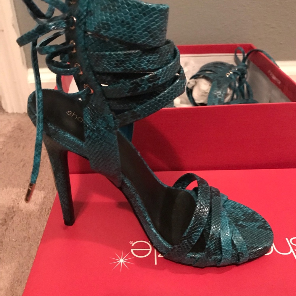 Teal pumps